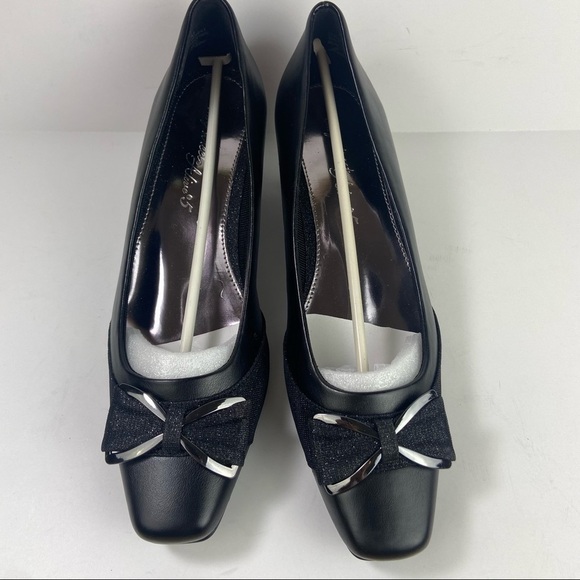 Easy Street • Rejoice Bow Pumps - Picture 9 of 14